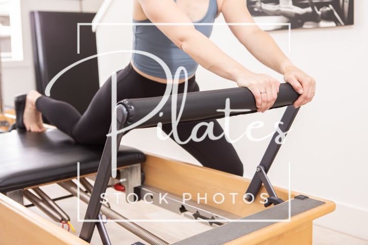 Reformer Lunge Stretch (Close)